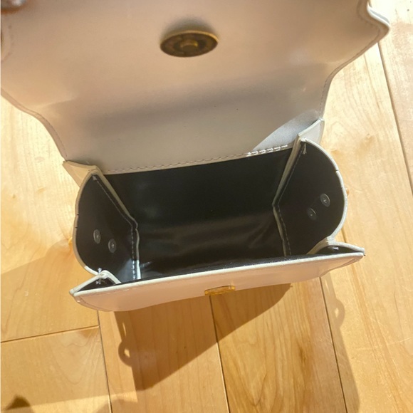 White purse with faux pearl wrist - Picture 3 of 5